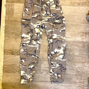 Camo pants-gray